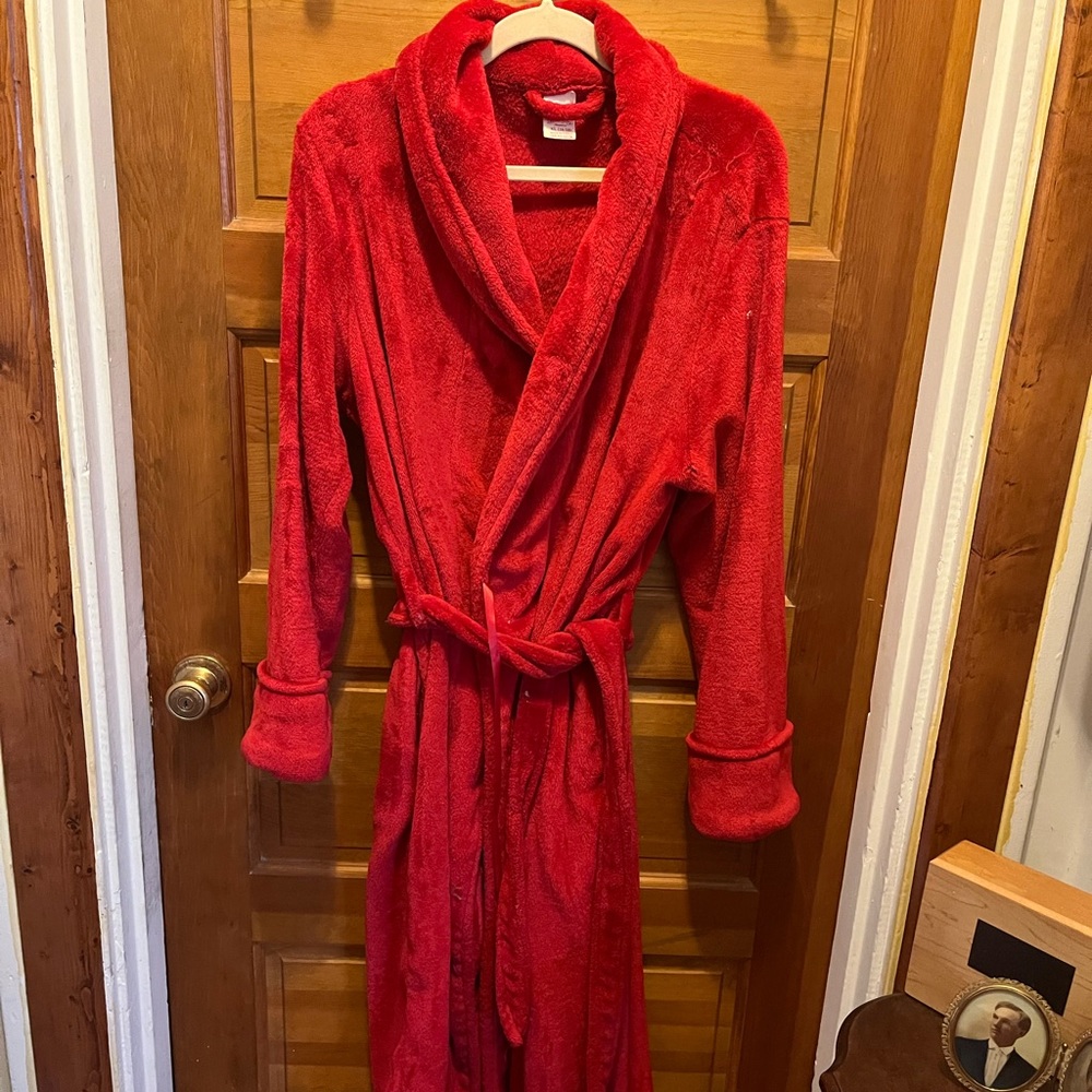 Faded Glory Red Robe!  Barely worn! Size 16-18